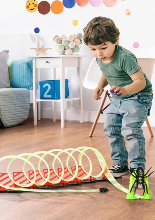 Track Builder Loop Kit Criss-Cross Glowing Race Track Toy Set Spooky Spider Fun Starter Kit, with Pull-back Car for Kids 3-6 years old, Lime Green