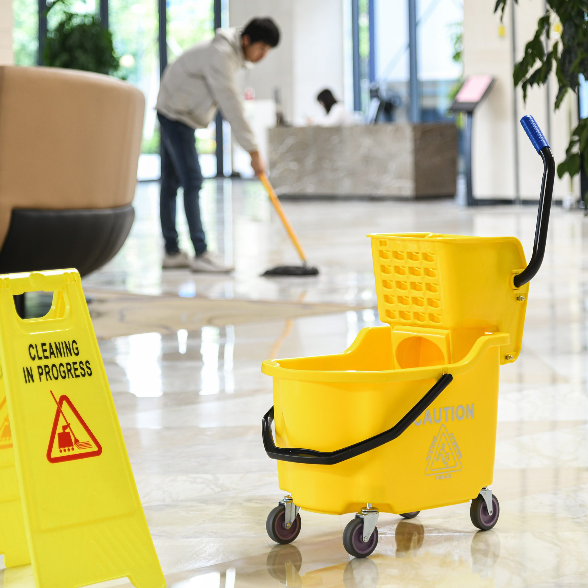 Mop Bucket Cart with Side Press Wringer, Metal Handle and 34 Quart Capacity, Yellow
