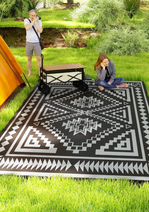 Reversible Outdoor Rug, Waterproof Plastic Straw with Carry Bag, 9' x 18', Black & Gray Square Patchwork