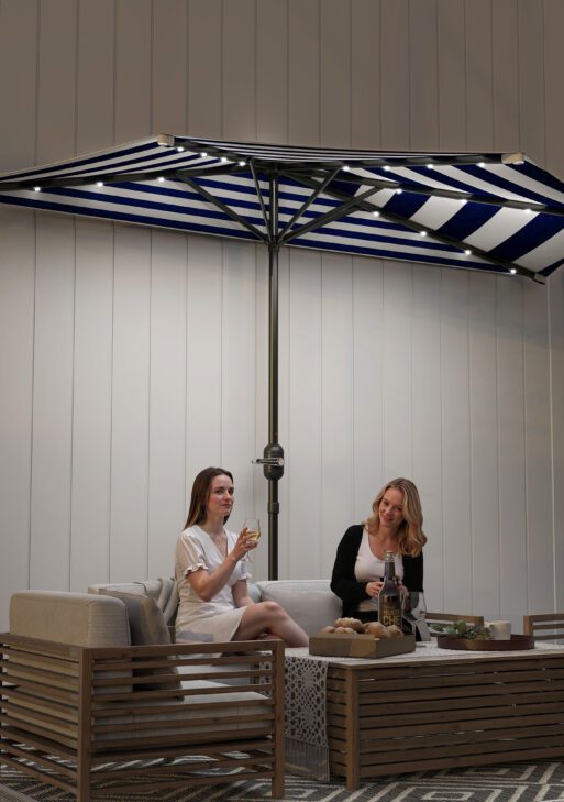 Half Umbrella Outdoor Patio Umbrella, UPF 30+ Small Balcony Umbrella, Vented Half Patio Umbrella with Crank 8 Ribs, Porch Umbrella for Garden Deck Poolside, Navy Blue