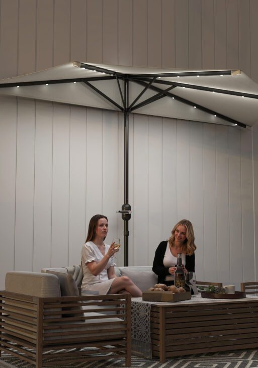 Half Outdoor Patio Umbrella, UPF 30+ Small Vented Half Patio Umbrella with Crank 8 Ribs for Balcony Porch Garden Deck Poolside, Cream White