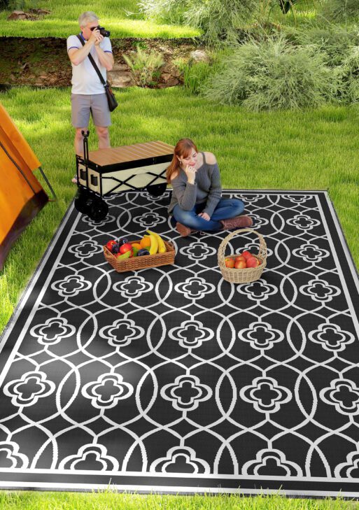 Reversible Outdoor Rug, Waterproof Plastic Straw with Carry Bag, 9' x 18', Black & White Lantern